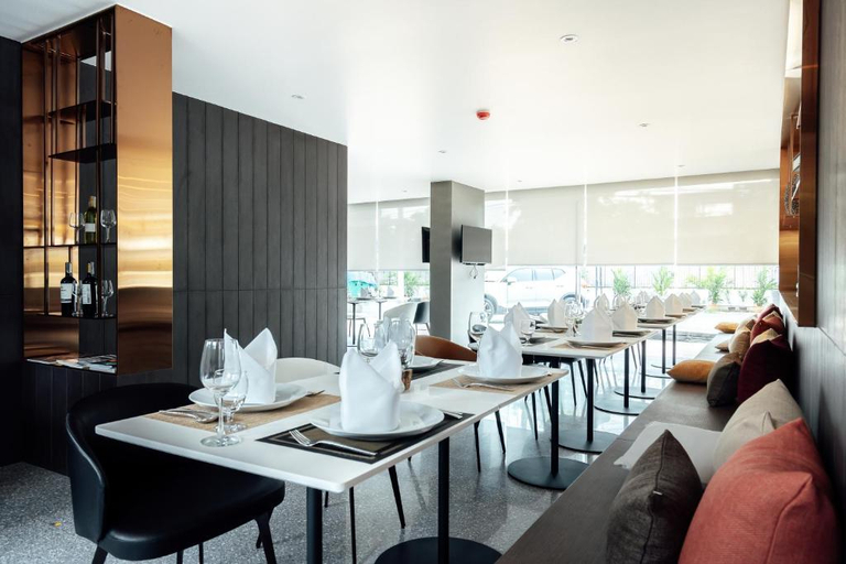 Food & Drinks 5, Montana Hotel & Residence, Huai Kwang
