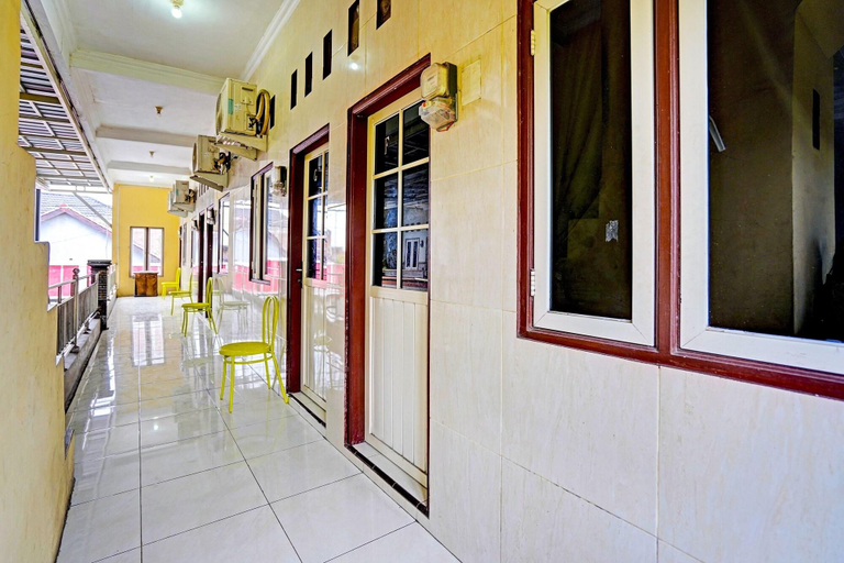 Public Area 2, OYO 91795 Kos Jeehel Syariah, Sidoarjo