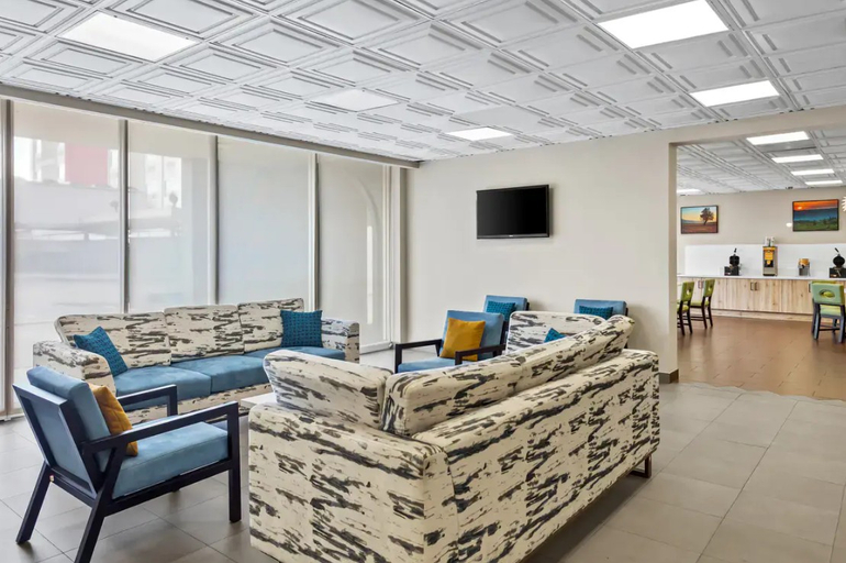 Public Area, Suburban Studios Charleston - Civic Center, Kanawha