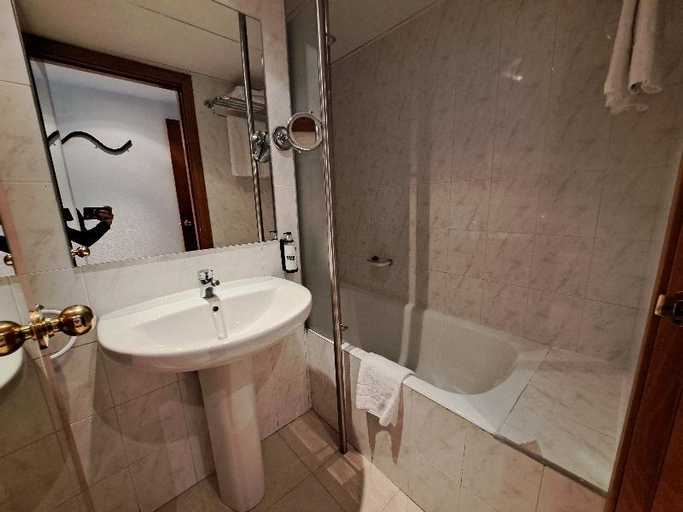 Bathroom 4, Hotel Cims Pas de La Casa, Pyrénées-Orientales
