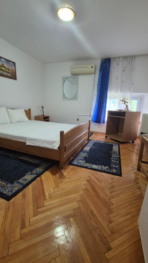 Others 4, Vila Crinilor, Calimanesti