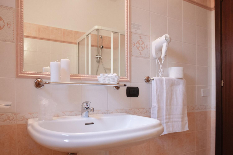 Bathroom 5, Residence Cala Viola, Nuoro