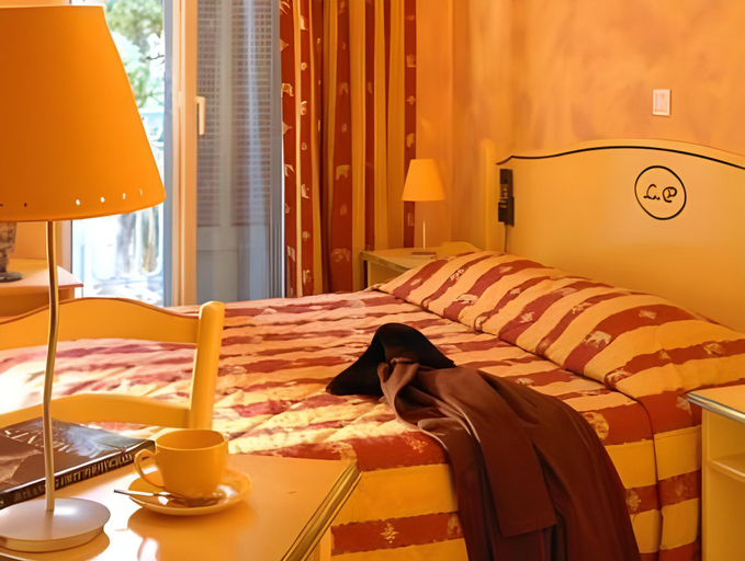 Bedroom, Little Palace, Var