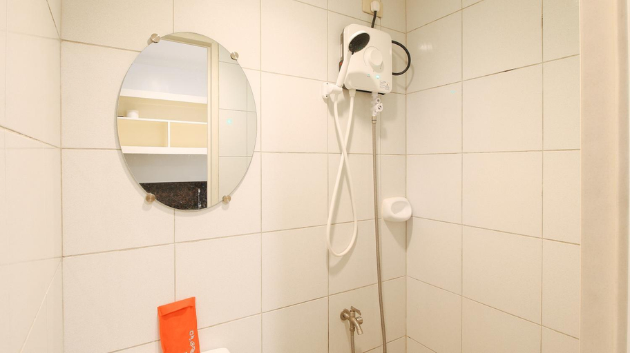Bathroom 3, Reddoorz @ Western Highway Lodge Hotel, Marabut