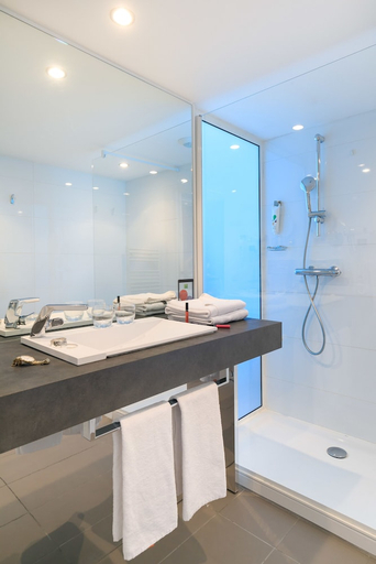 Bathroom 3, Ibis Styles Menton Centre, Alpes-Maritimes