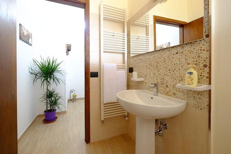 Bathroom 3, viale dei pini, Lecce