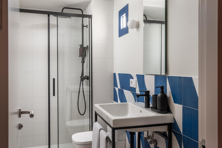 Bathroom 4, Goya, Alicante