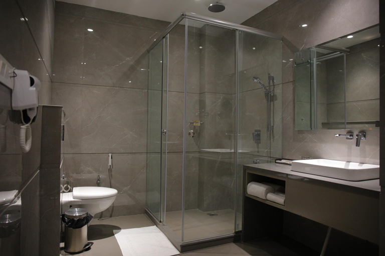 Bathroom, Pride Biznotel Haldwani, Nainital