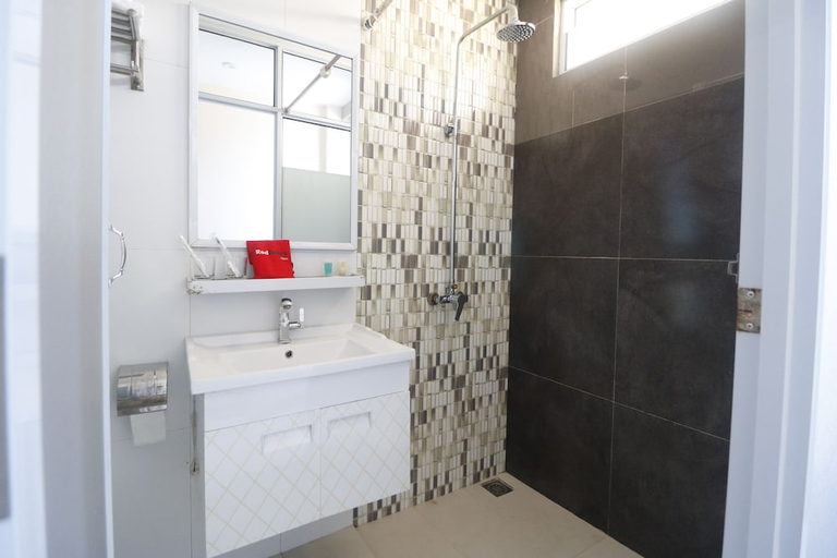 Bathroom 3, OS Hotel Tanjung Uncang Batam, Batam