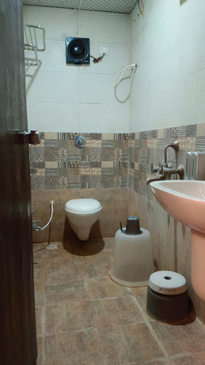 Bathroom 4, Kiara Eshosans Palace ( Near Sai Temple ), Ahmadnagar