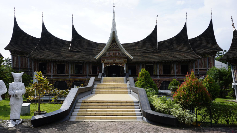 Exterior & Views 1, Mervit Hotel, Padang