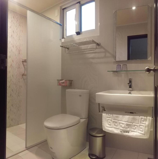 Bathroom 3, Taitung Blue Elevator B&B, Taitung