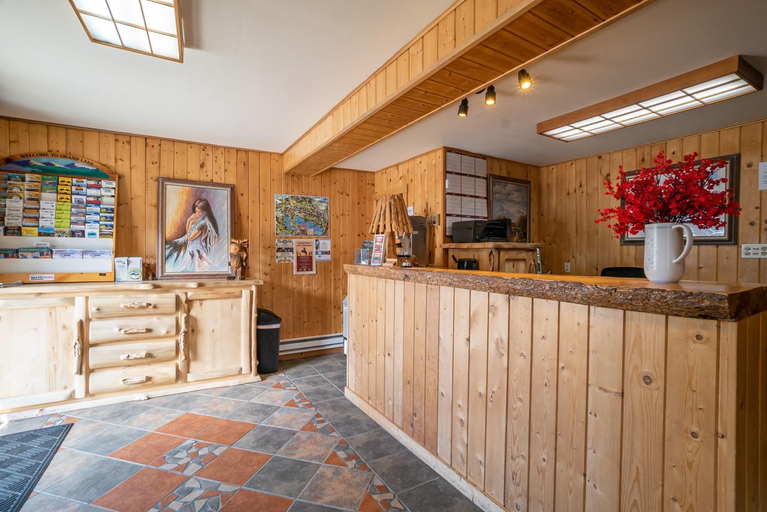 Public Area 2, Spirit Lake Lodge, Grand
