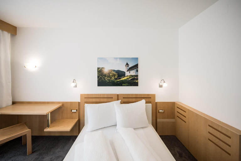 Bedroom 2, Mondschein Rooms, Bolzano