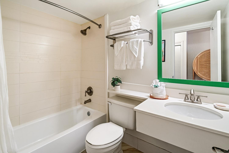Bathroom 4, Palm Tree Club Miami, Miami-Dade