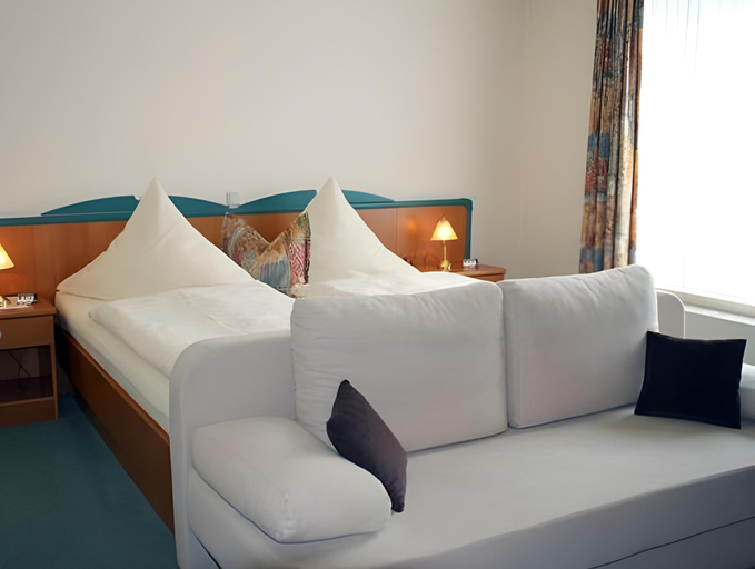 Bedroom 3, Hotel Ideal, Lübeck