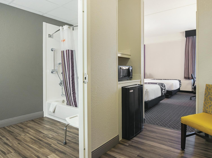 Bedroom 3, La Quinta Inn & Suites by Wyndham Boston-Andover, Essex