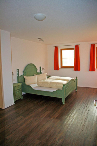 Bedroom, Seehotel und Appartements Schnoller, Ostallgäu