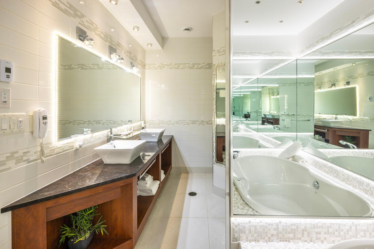 Bathroom 4, Les Suites de Laviolette Ascend Hotel collection, Francheville