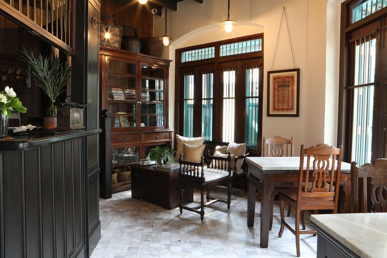Food & Drinks 5, 1905 Heritage Corner, Phra Nakhon