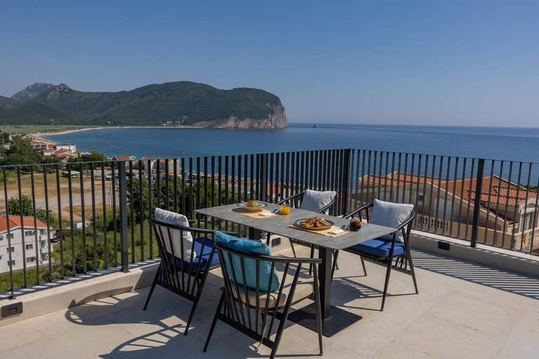Food & Drinks 5, Hotel Aquilo