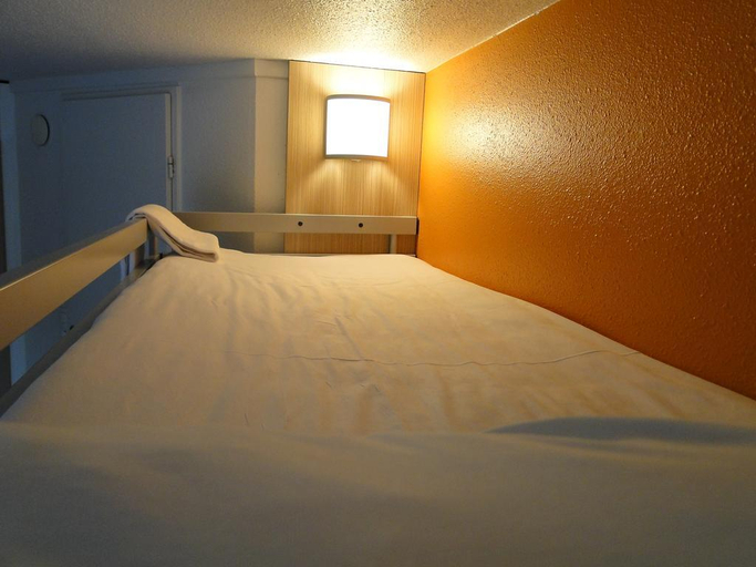Bedroom 3, Premiere Classe Nantes Reze, Loire-Atlantique