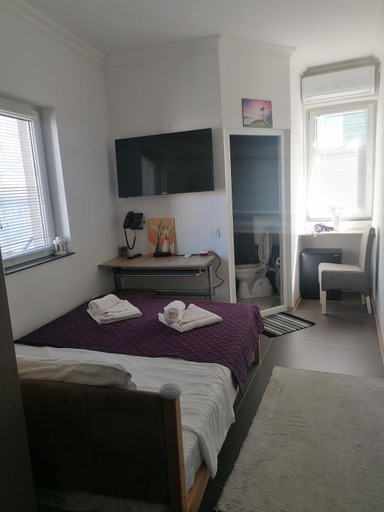 Bedroom 1, City Rooms Prishtina, Priština