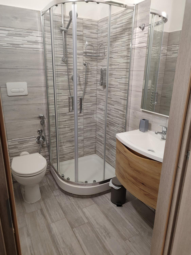 Bathroom 2, Roma Tourist Lease, Rome