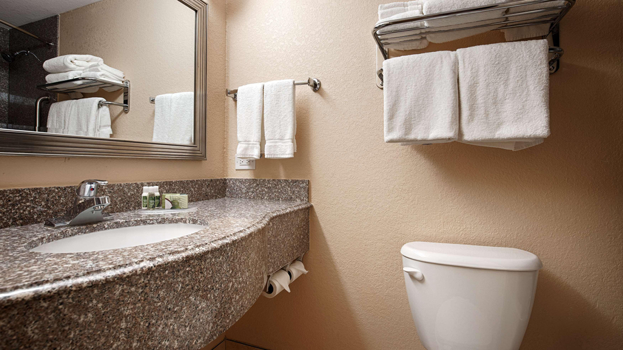 Bathroom 4, Best Western Plus Parkway Hotel, Madison
