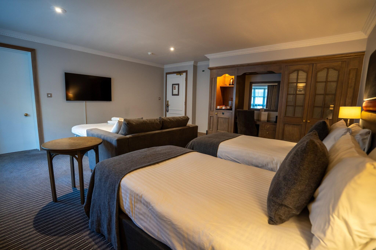 Bedroom 2, Buckingham Villiers Hotel, Buckinghamshire