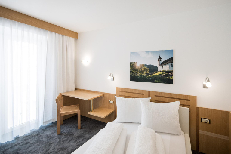 Bedroom 3, Mondschein Rooms, Bolzano