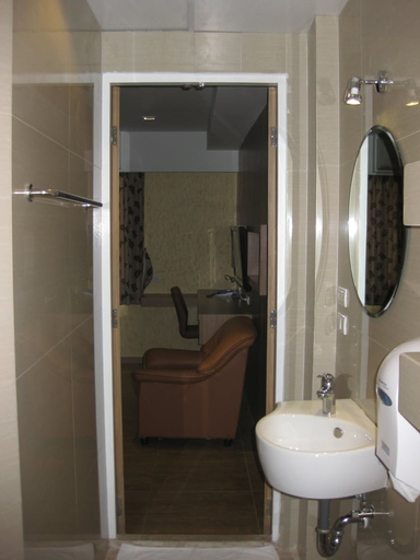 Bathroom 4, Bourbon St Boutique Hotel, Wattana