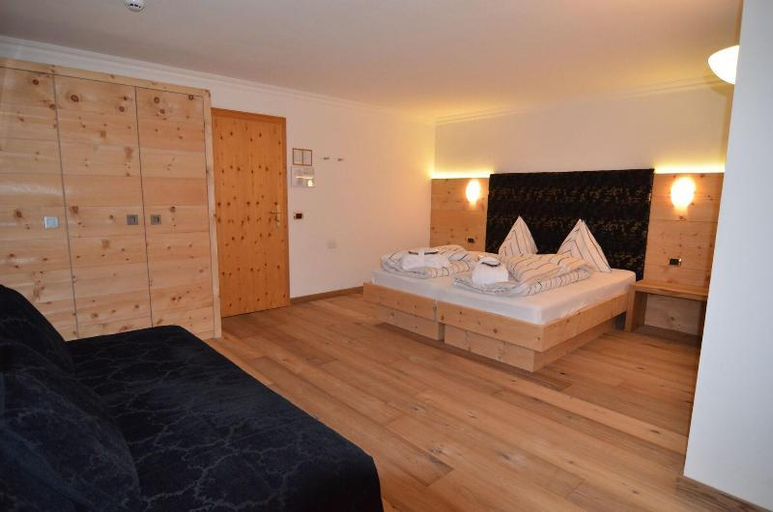 Bedroom 3, Hotel Cristallo - Wellness Mountain Living, Bolzano