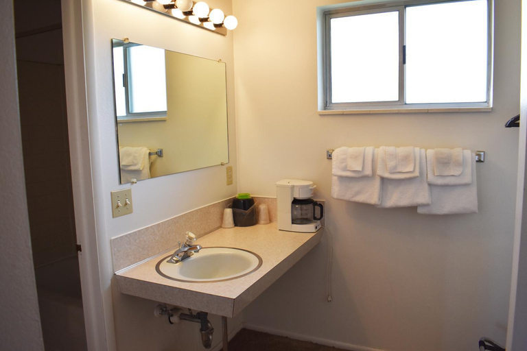 Bathroom 4, Jr Inn, Caribou