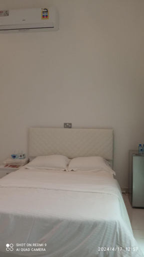 Bedroom 2, Tiwi Pearl, Sur