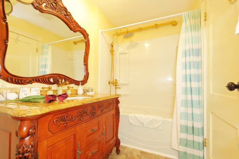 Bathroom 3, Prince inn, Queens