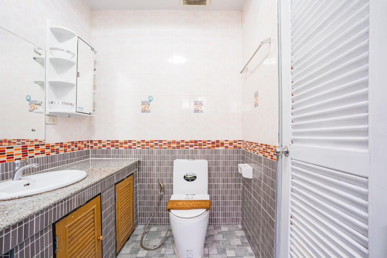 Bathroom 3, Jacuzzi Pool Villa Pattaya, Bang Lamung