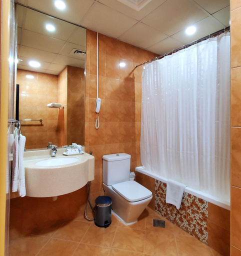Bathroom 2, Skylark Hotel Apartments, Dubai