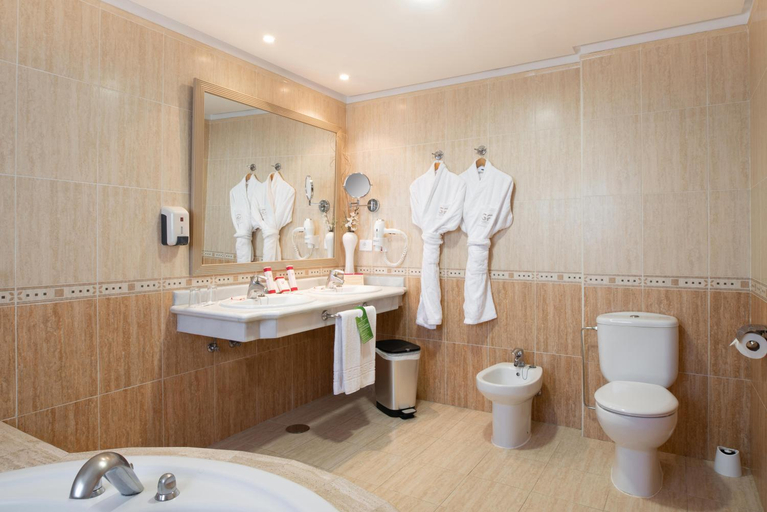 Bathroom 5, GF Fanabe, Santa Cruz de Tenerife