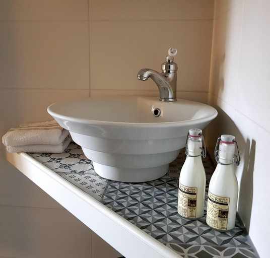 Bathroom 2, Atelier B&B 'Sinnestriel'