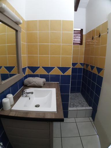Bathroom 3, Ti Village Creole, Sainte-Anne