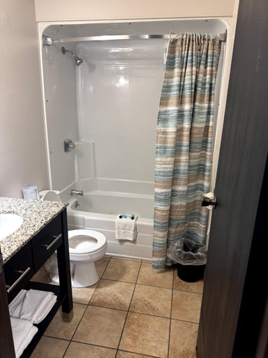 Bathroom 2, The Suite Inn, Pennington