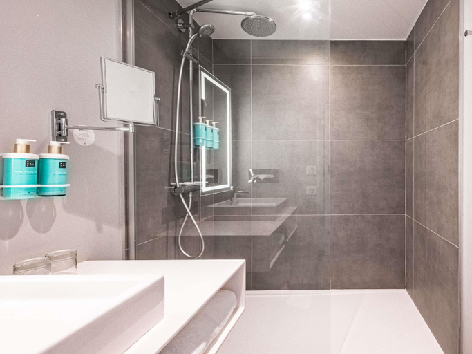 Bathroom 4, Novotel Dijon Sud, Côte-d'Or
