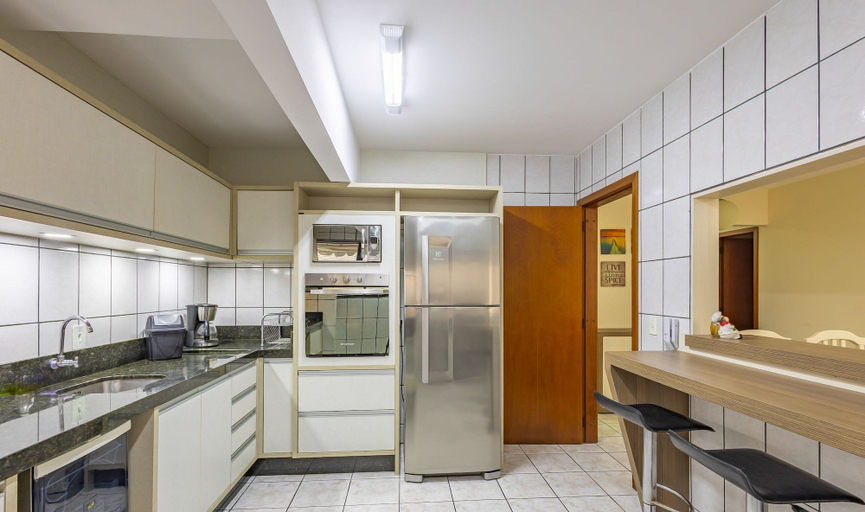 Private kitchen 4, 3BR Apt w/ BBQ 50m From Itapema Beach Epo001, Itapema