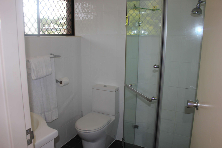Bathroom 4, Best Western Ipswich, Ipswich - Central