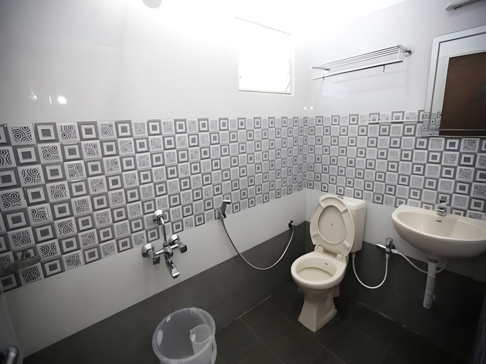 Bathroom 3, Hotel Udayam Towers, Thiruvallur
