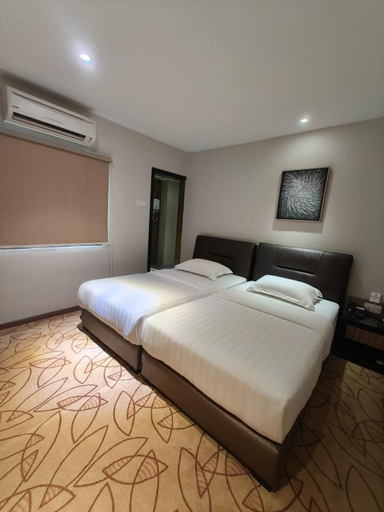 Bedroom 3, MILANO HOTEL, Kluang