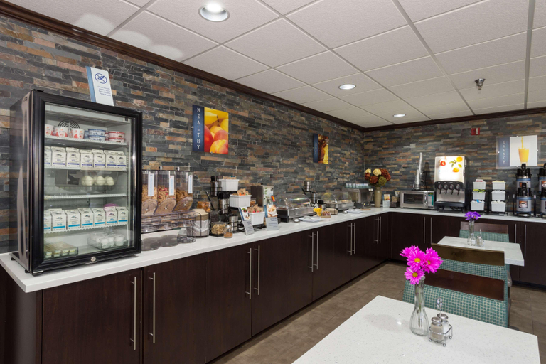 Food & Drinks 5, Best Western Plus Pineville-Charlotte South, Mecklenburg