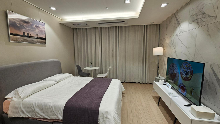 Bedroom 2, SWITZEN KCC ocean view, Suyeong