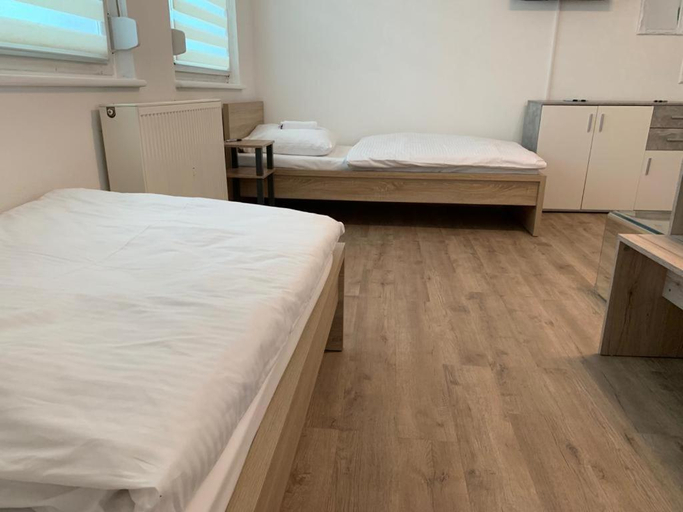 Others 5, AB Mohringen Messe Zimmer, Stuttgart
